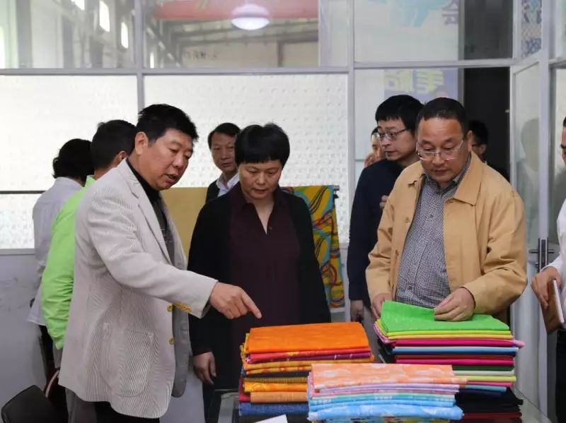 Xu Ruijun, directeur du département de l'industrie de l'Internet des objets de la Commission municipale de l'économie et des technologies de l'information de Hangzhou, a visité et guidé Meige
