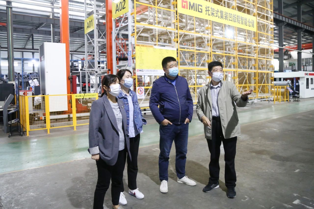 Lv Yunfeng, directeur adjoint du Bureau de l'économie et des technologies de l'information du district de Lin'an, et sa délégation ont visité notre entreprise pour enquêter sur le projet de création d'informatisation numérique industrielle sur Internet.
